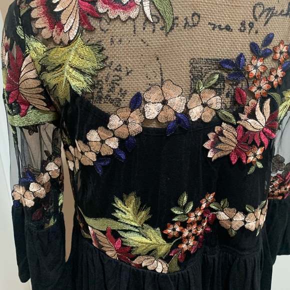 Floral Mesh Sheer Bell Sleeve X-Small Top Boho. - Picture 6 of 9